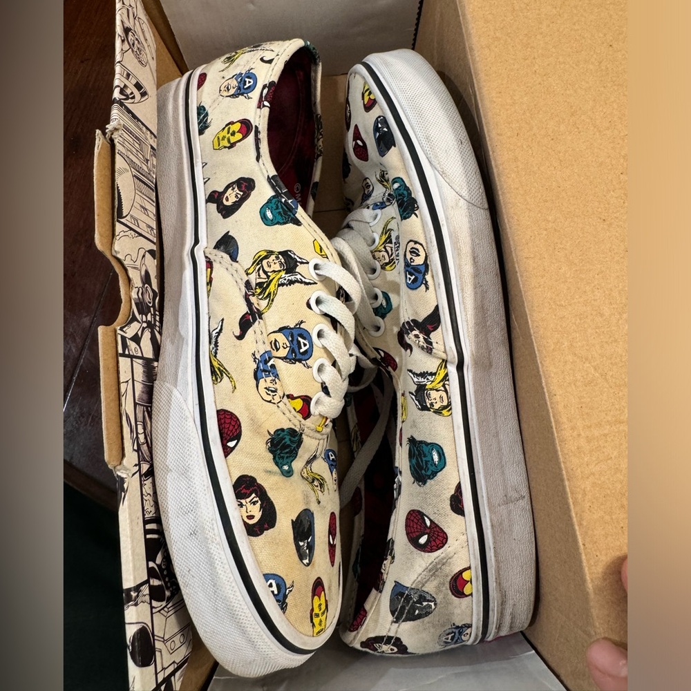 Size 10 - VANS Marvel x Authentic Marvel Heads